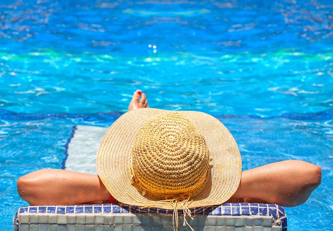 Relaxation-at-tropical-swimming-pool